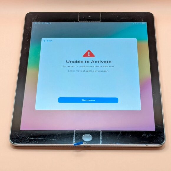 iPad 6th Generation 32GB (Wi-Fi)*** - Picture 4 of 5